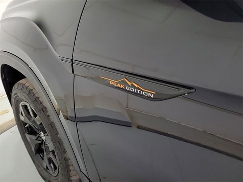 Used 2024 Volkswagen Atlas Peak Edition SEL image 12