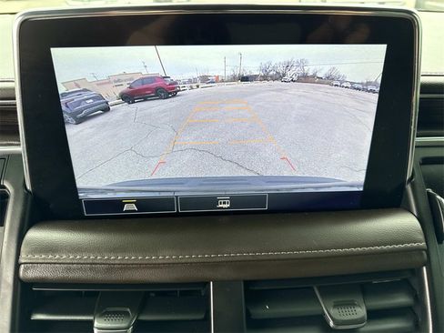 Used 2021 Chevrolet Suburban LT image 19