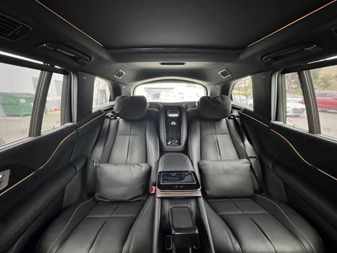 Used 2022 Mercedes-Benz Maybach GLS 600 4MATIC image 31