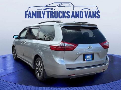 Used 2019 Toyota Sienna XLE w/ XLE Navigation Package AWD/4WD image 3