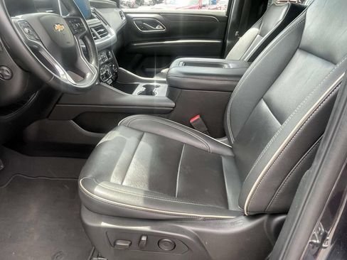 Used 2024 Chevrolet Suburban Premier RWD image 12