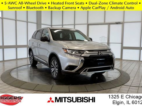 Used 2020 Mitsubishi Outlander SE image 1