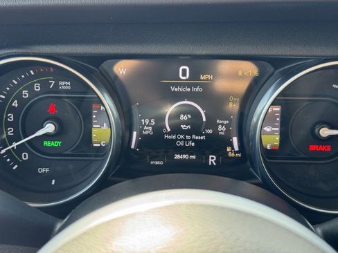 Used 2022 Jeep Wrangler Unlimited Sahara w/ Cold Weather Group image 19