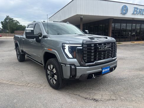Used 2024 GMC Sierra 2500 Denali Ultimate AWD/4WD image 3