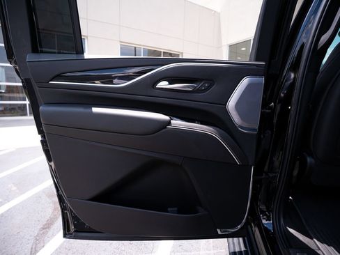 Used 2023 Cadillac Escalade ESV V w/ LPO, ONYX Package AWD/4WD image 44