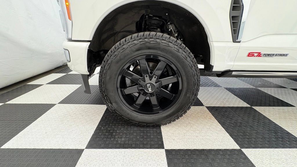 Used 2023 Ford F350 Platinum w/ FX4 Off-Road Package AWD/4WD image 11