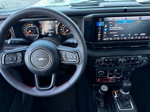 Used 2024 Jeep Gladiator Rubicon w/ Convenience Group image 14