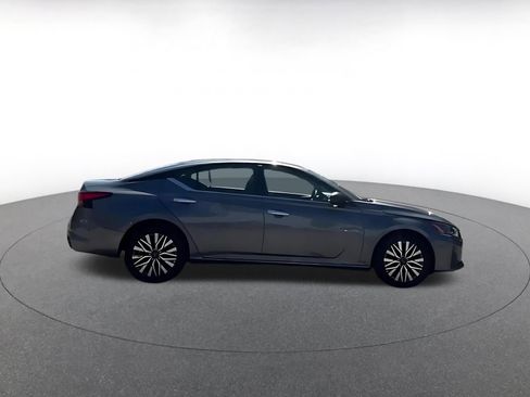 Used 2025 Nissan Altima 2.5 SV image 7