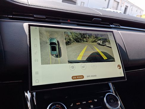 Used 2023 Land Rover Range Rover Sport SE image 18