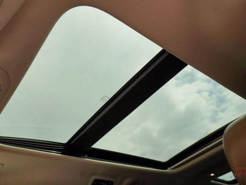 Used 2017 Chrysler Pacifica Limited image 30