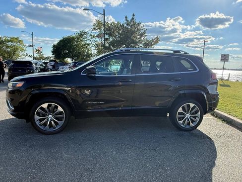 Used 2019 Jeep Cherokee Overland w/ Technology Group AWD/4WD image 4