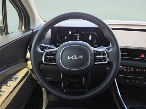 Used 2025 Kia Carnival SX FWD image 22