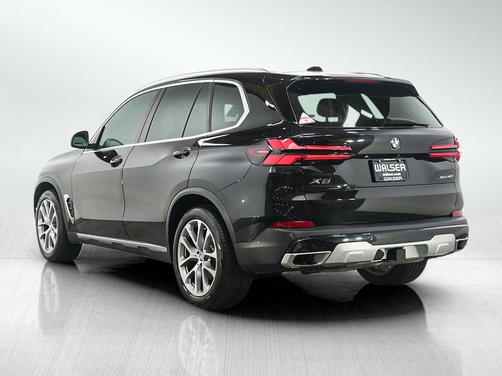 Used 2024 BMW X5 xDrive40i AWD/4WD image 3