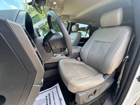 Used 2018 Ford Expedition XLT w/ Equipment Group 202A AWD/4WD image 15