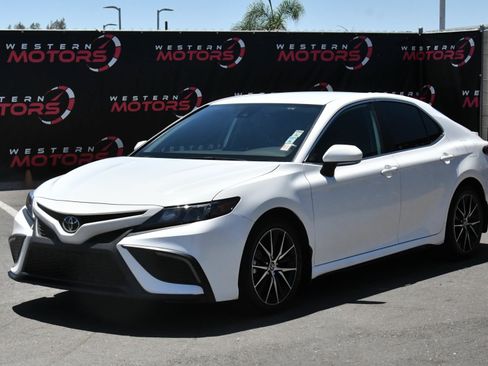 Used 2024 Toyota Camry SE FWD image 3