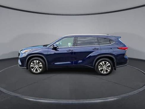 Used 2022 Toyota Highlander XLE AWD/4WD image 5