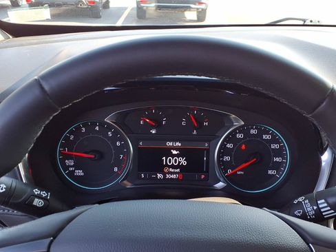 Used 2023 Chevrolet Traverse LT FWD image 13