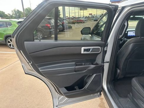 Used 2020 Ford Explorer XLT w/ Class III Trailer Tow Package AWD/4WD image 13
