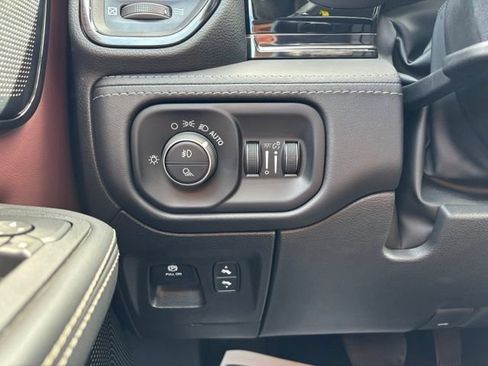 Used 2025 RAM 1500 Limited AWD/4WD image 17