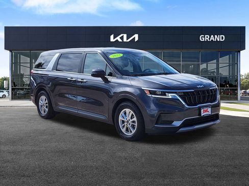 Certified 2023 Kia Carnival LX image 3