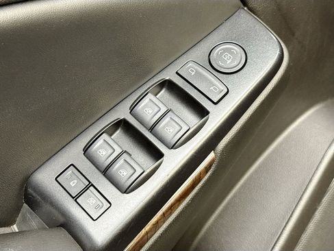 Used 2015 Chevrolet Tahoe 2WD image 21