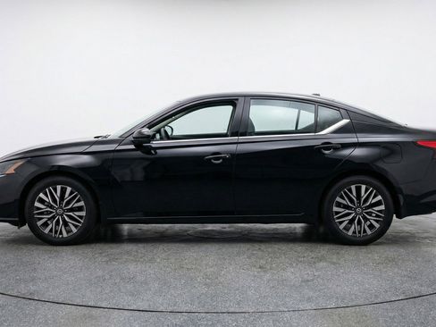 Used 2025 Nissan Altima 2.5 SV FWD image 5