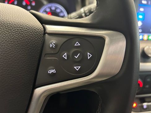 Used 2023 GMC Acadia SLT w/ Elevation Edition image 12