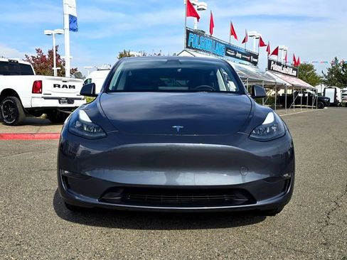 Used 2023 Tesla Model Y Long Range image 2