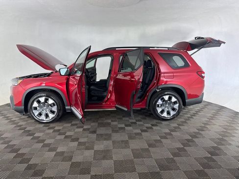 Certified 2026 Honda Pilot Touring image 10