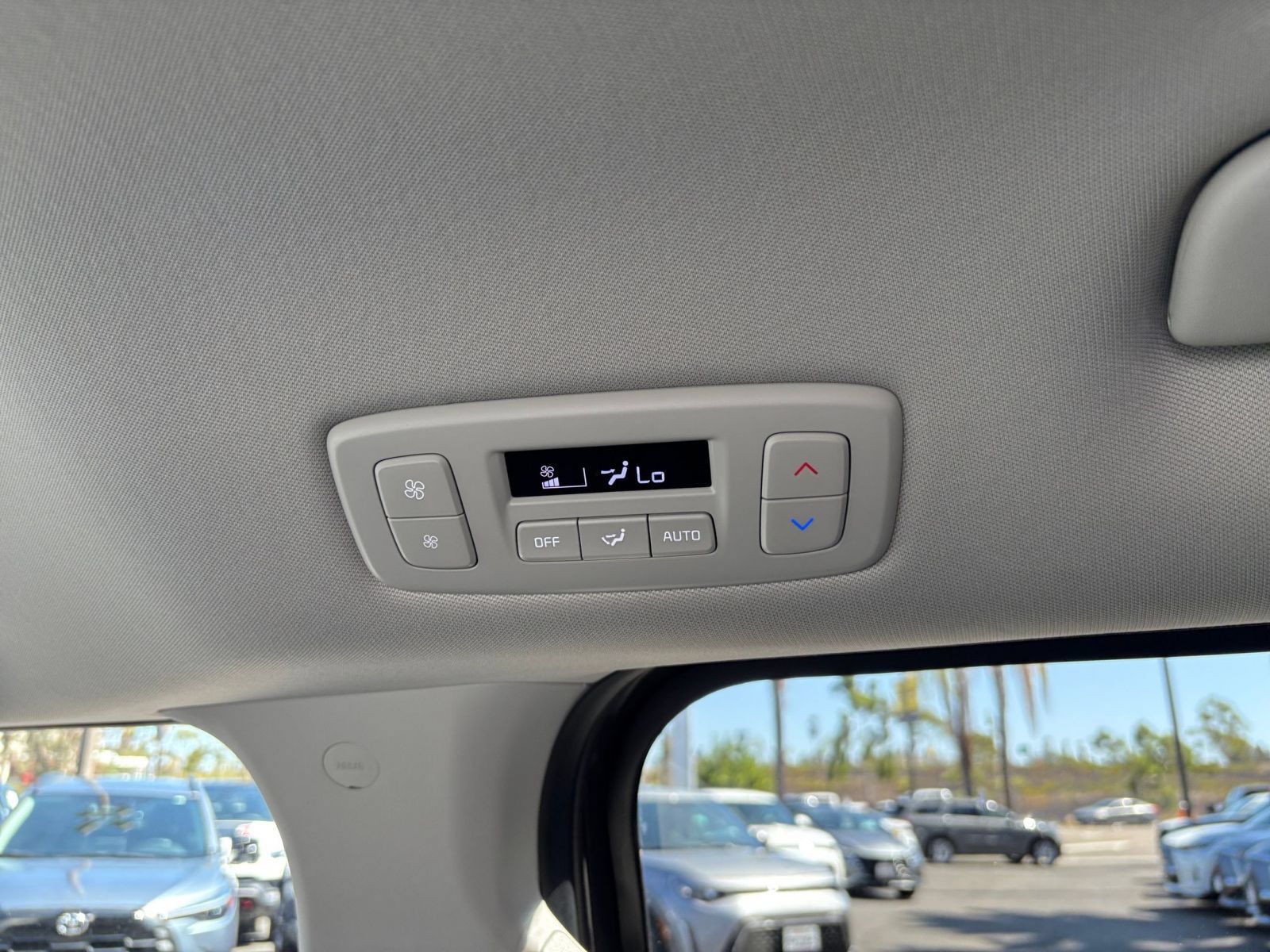 Used 2026 Kia Carnival FWD image 24