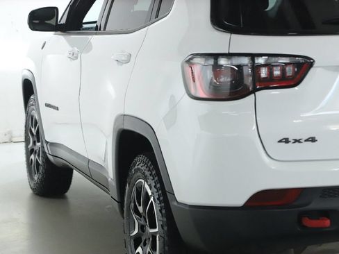 Used 2025 Jeep Compass Trailhawk AWD/4WD image 42