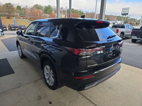 Used 2025 Mitsubishi Outlander ES AWD/4WD image 3