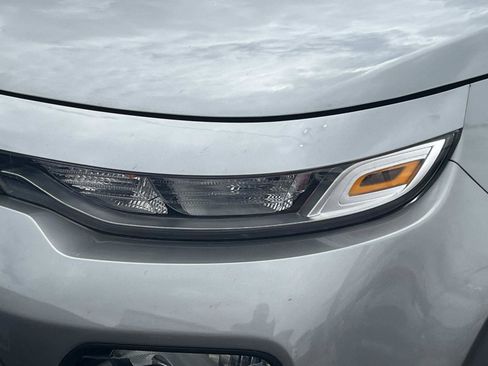 Used 2022 Kia Soul LX w/ Technology Package FWD image 3