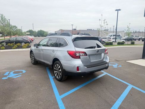 Used 2017 Subaru Outback 2.5i Limited AWD/4WD image 6