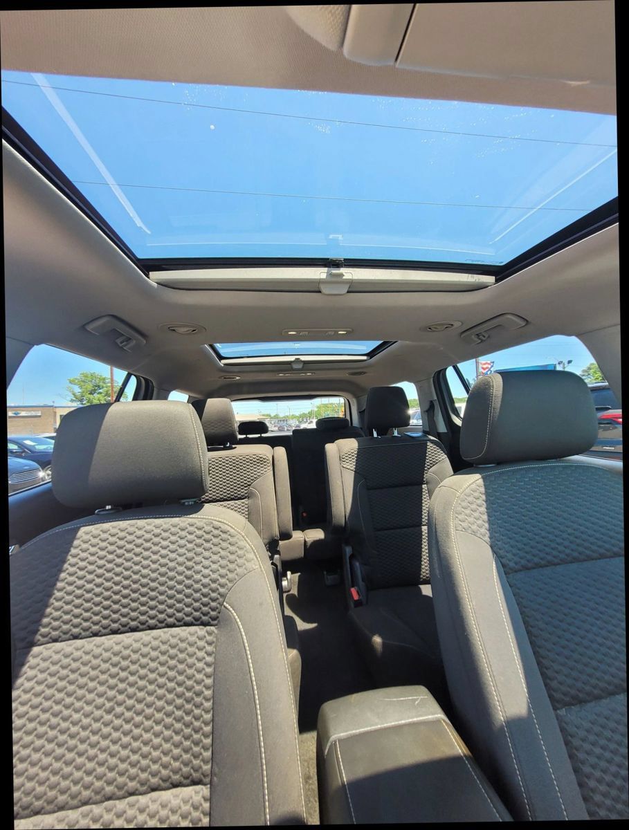 Used 2017 GMC Acadia SLE w/ Driver Alert Package I FWD image 23