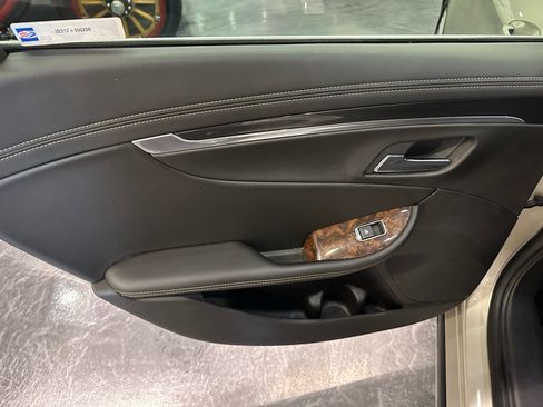 Used 2015 Chevrolet Impala LT w/ Convenience Package image 10