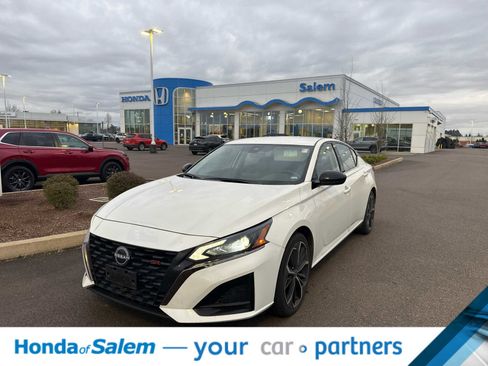 Used 2024 Nissan Altima 2.5 SR image 1