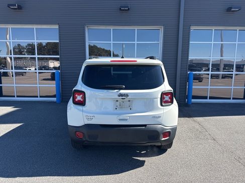 Used 2022 Jeep Renegade Latitude w/ Sun/Sound Group image 3