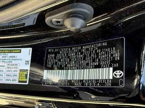Used 2025 Toyota Corolla LE FWD image 31