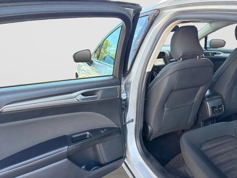 Used 2019 Ford Fusion SE FWD image 14