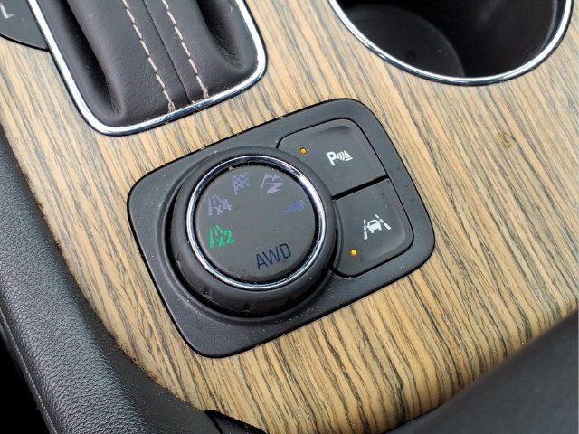 Used 2019 GMC Acadia Denali w/ Technology Package AWD/4WD image 10
