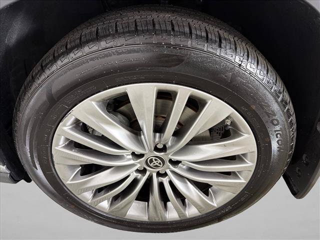 Used 2024 Toyota Highlander Platinum FWD image 12
