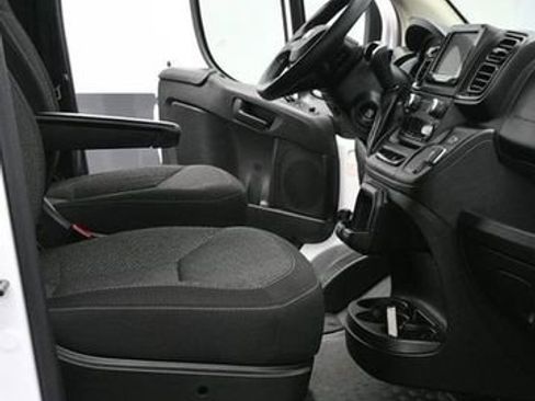 Used 2025 RAM ProMaster 2500 w/ Convenience Group image 10