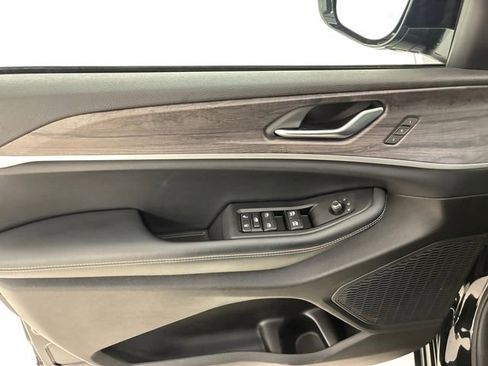 Used 2023 Jeep Grand Cherokee L Limited image 13