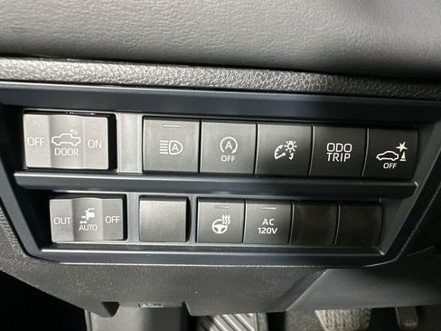 Used 2025 Toyota Tundra Platinum image 21