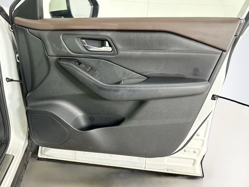 Used 2023 Nissan Rogue SL w/ SL Premium Package image 34