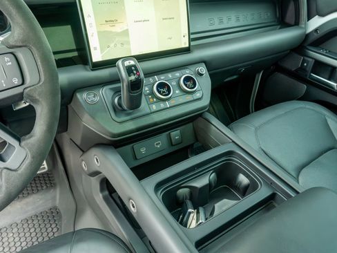 Used 2023 Land Rover Defender 110 image 15