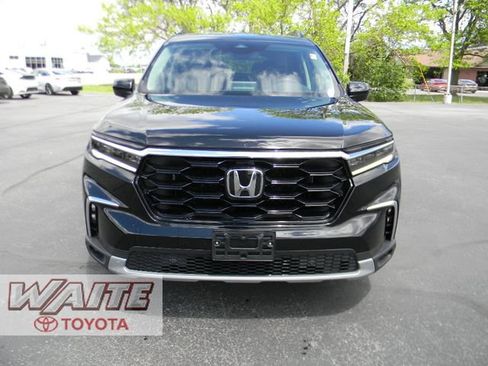 Used 2023 Honda Pilot Touring image 6