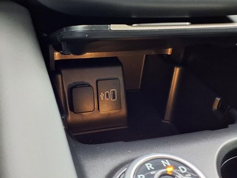 Used 2025 Ford Explorer Active w/ Active Comfort Package image 15