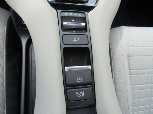 Used 2024 Honda HR-V LX image 14